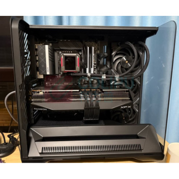 七彩虹 Colorful 机箱 iGame C25A 接口Type-c*1+USB 3.0*2+HD AUDIO