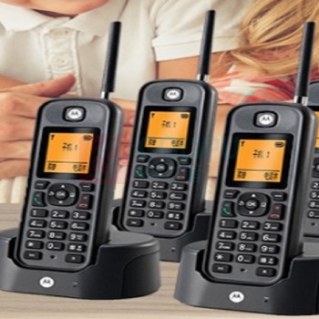 摩托罗拉 MOTOROLA 子母电话机 0201C 包含一台母机，两台子机 