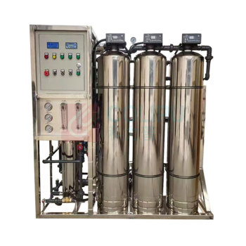 新泽泉 0.5吨纯水处理设备 XZ-002 0.5T/h(每小时0.5吨)  设备为一个整体系统、包括原水水泵、三级不锈钢过滤罐、水泵、 RO反渗透系统、纯水箱组成，包含现场安装调试。