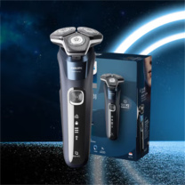 飞利浦 PHILIPS 电动剃须刀黑蜂巢三刀头干湿两用SkinIQ肌能感应 闪充刮胡刀 S5835/07 