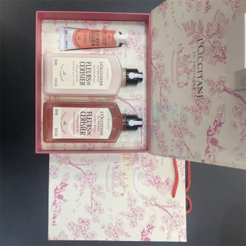 欧舒丹 L'OCCITANE 套装礼盒 全新甜蜜樱花 沐浴露250ML+润肤乳250ml+护手霜30ml 配礼盒礼袋