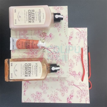 欧舒丹 L'OCCITANE 套装礼盒 全新甜蜜樱花 沐浴露250ML+润肤乳250ml+护手霜30ml 配礼盒礼袋