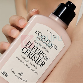 欧舒丹 L'OCCITANE 甜蜜樱花沐浴护肤二件套 (沐浴啫喱250ml+润肤露250ml) (含盒/袋)