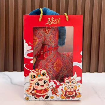 欧妮姿 元旦装饰教室新年装饰 新年福袋2个装 (不含公仔)
