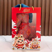 欧妮姿 元旦装饰教室新年装饰 新年福袋2个装 (不含公仔)
