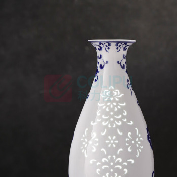 景德镇陶瓷 青花缠枝莲玲珑瓶 口径6cm 高26cm 肚径12.5cm