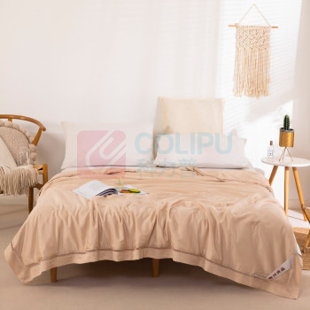 无印良品 莫代尔蚕丝被 MJ-B22-22 200*230 面料:莫代尔(再生纤维表纤维)填充: 桑香丝+长丝落格: 200*230cm克重 : 1650g