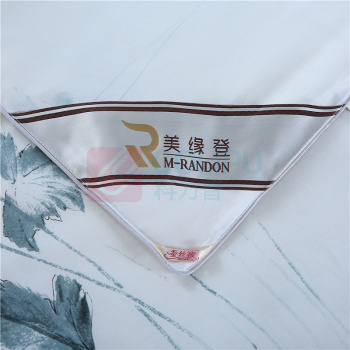 美缘登 典雅荷韵蚕丝被 M3018-1 填充:1000克(被重2100克)
