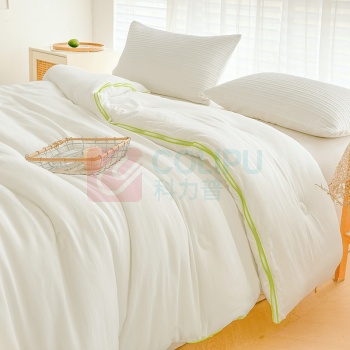 无印良品 亲肤大豆被 MJH-B2402 尺寸:200*230cm 面料:柔贝尔 填充:大豆纤维+保暖纤维 克重:1400g/被重:2500g