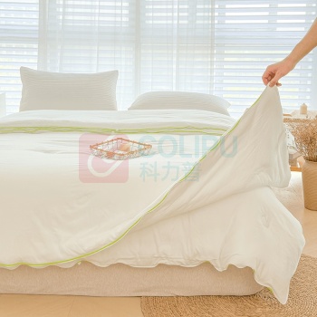 无印良品 亲肤大豆被 MJH-B2402 尺寸:200*230cm 面料:柔贝尔 填充:大豆纤维+保暖纤维 克重:1400g/被重:2500g
