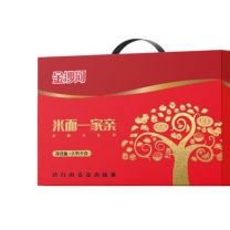金沙河 米面一家亲臻品礼盒 2.95kg  750g金沙河多用途麦芯小麦粉*1， 500克金沙河小米*1， 200g扁袋刀削面*1 500g刀削面(花边)*1 500g方袋西北风味荞麦挂面*1， 500g方袋北京风味鸡蛋挂面*1
