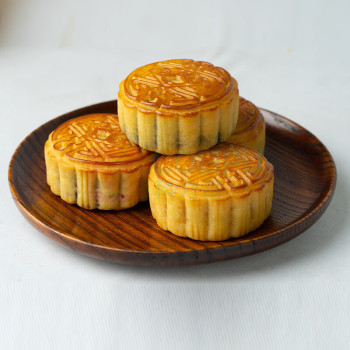 东来顺 东来悦礼月饼礼盒 960g 广式蛋黄莲蓉月饼80g*2 广式燕麦杂粮月饼80g*2 广式黑芝麻月饼80g*2 广式香辣牛肉月饼80g*2 广式陈皮豆沙月饼80g*2 广式清真五仁月饼80g*2