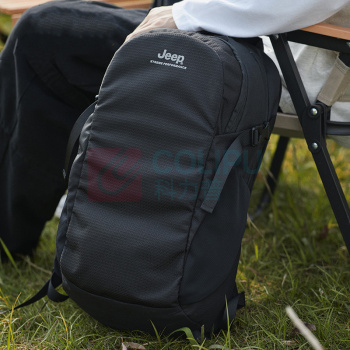 Jeep 户外电脑双肩包 P423078233 46*25*15cm (黑色) 户外电脑双肩包