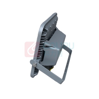 WAROM 华荣 投光灯 RLEFL336-XL150P 额定电压:AC220V 配用光源:LED(150W);引入电缆:Φ6-Ф8mm;防护等级:IP65;防腐等级:WF2;重量:5.8kg;控制方式:PLC-IOT载波