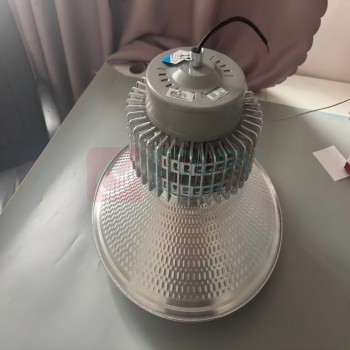 亚标 LED工矿灯 150W 色温:6000K至6500K 额定电压:175265V 额定功率:150W 寿命:≥15000h 防护等级:≥IP24 材质:灯具应采用阻燃材质
