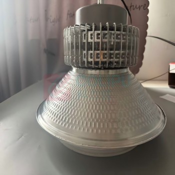 亚标 LED工矿灯 150W 色温:6000K至6500K 额定电压:175265V 额定功率:150W 寿命:≥15000h 防护等级:≥IP24 材质:灯具应采用阻燃材质