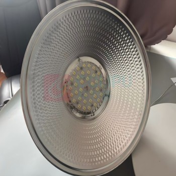 亚标 LED工矿灯 150W 色温:6000K至6500K 额定电压:175265V 额定功率:150W 寿命:≥15000h 防护等级:≥IP24 材质:灯具应采用阻燃材质