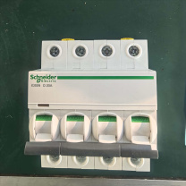施耐德 Schneider 断路器 iC65N 4P D20A