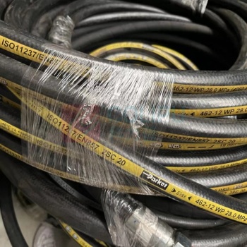 派克 PARKER 派克 高压油管 橡胶管 25*4600mm 21Mpa，一端直接一端弯头，牙36*2 