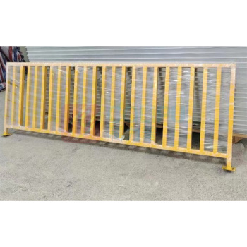 也特 黄色防护网3*1.5m Q235镀锌材质 立柱40x40x1.0mm厚 方通25x25x0.7mm厚间隔15cm  (含三个脚跟立柱)