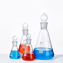 蜀牛 具塞锥形瓶 高硼硅玻璃-250mL 产品说明:具塞三角烧瓶:具有锥形烧瓶用途,同时由于其含有角磨砂玻璃塞,对于挥发性物质和不能使用软木塞,橡胶塞的物质实验更为适用,它具有良好的密封作用,可以防