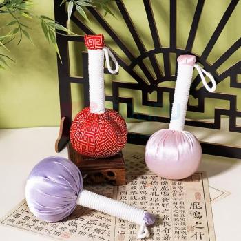 承夏文化 缎面艾草护理锤 18cm (绿、粉、蓝、紫、红颜色随机发货)